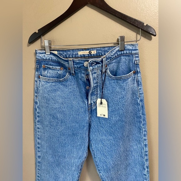 Levi’s High Rise Wedgie Straight Jeans Medium Wash - Picture 3 of 5